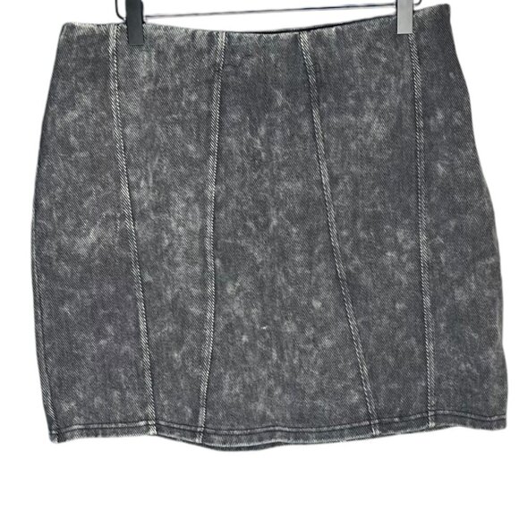 She + Sky Dresses & Skirts - She + Sky Women's L Acid Wash Denim Mini Skirt Black Pleated Front Goth Grunge